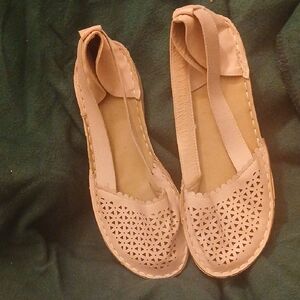 Elegant Cream Flats for Women leather